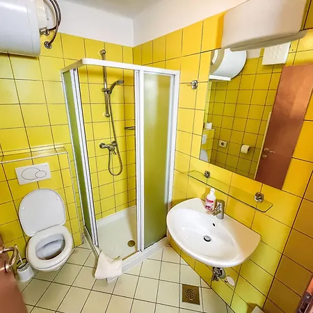 Sveta Ana Hostel Koper