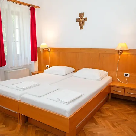 Sveta Ana Hostel *