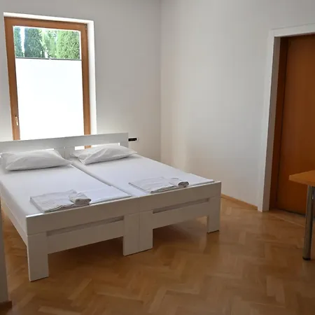 Sveta Ana Hostel *