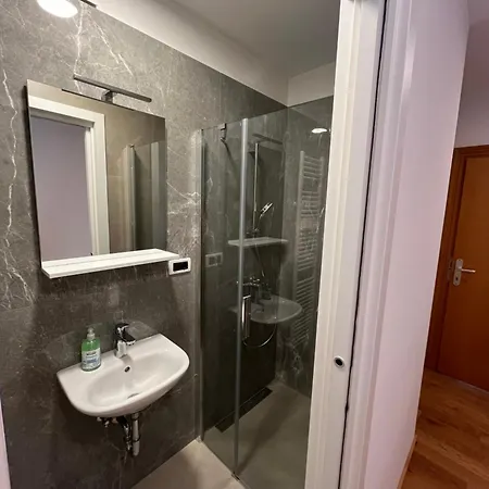 Sveta Ana Hostel Koper