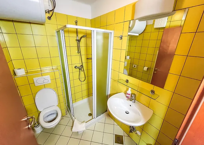 Sveta Ana Hostel Koper